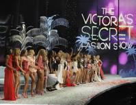 Кадр Показ мод Victoria's Secret 2008