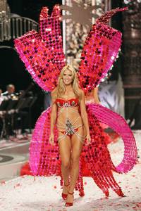 Кадр Показ мод Victoria's Secret 2008