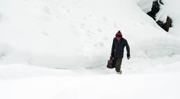 Кадр из фильма "Белый снег" - 2
