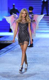 Кадр Показ мод Victoria's Secret 2011