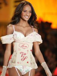 Кадр Показ мод Victoria's Secret 2010