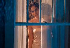 Любовник преследует Дженнифер Лопез в трейлере фильма «Парень по соседству»