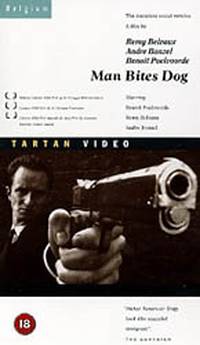 Постер Человек кусает собаку