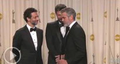 Общение продюсеров "Арго" (Бен Аффлек, Джордж Клуни и Грант Хеслов) с прессой после победы