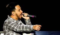 Кадр Linkin Park: Дорога к революции (живой концерт в Милтон Кейнз)