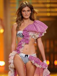 Кадр Показ мод Victoria's Secret 2010