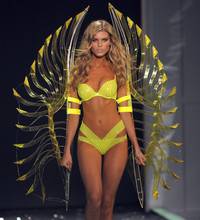 Кадр Показ мод Victoria's Secret 2009