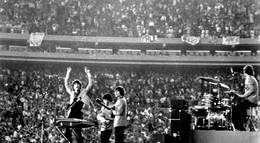Кадр из фильма "The Beatles at Shea Stadium" - 1